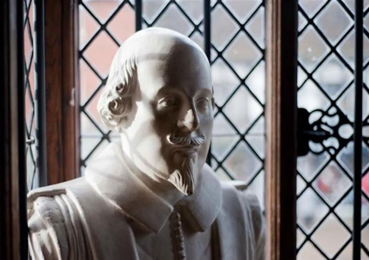 Shakespeare's Stratford and the Cotswolds Tour from London
