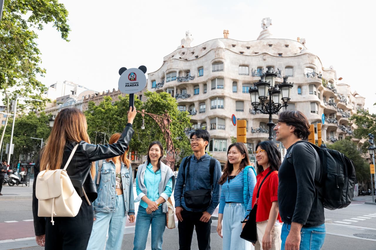 Gaudi Houses: Casa Vicens, Casa Batllo, Casa Mila Guided Tour in English, Mandarin, Korean – photo 2