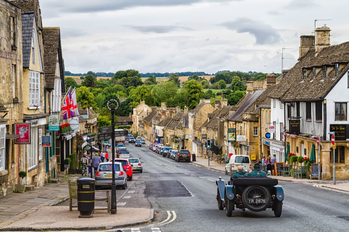 Cotswolds Tour from London with Lunch