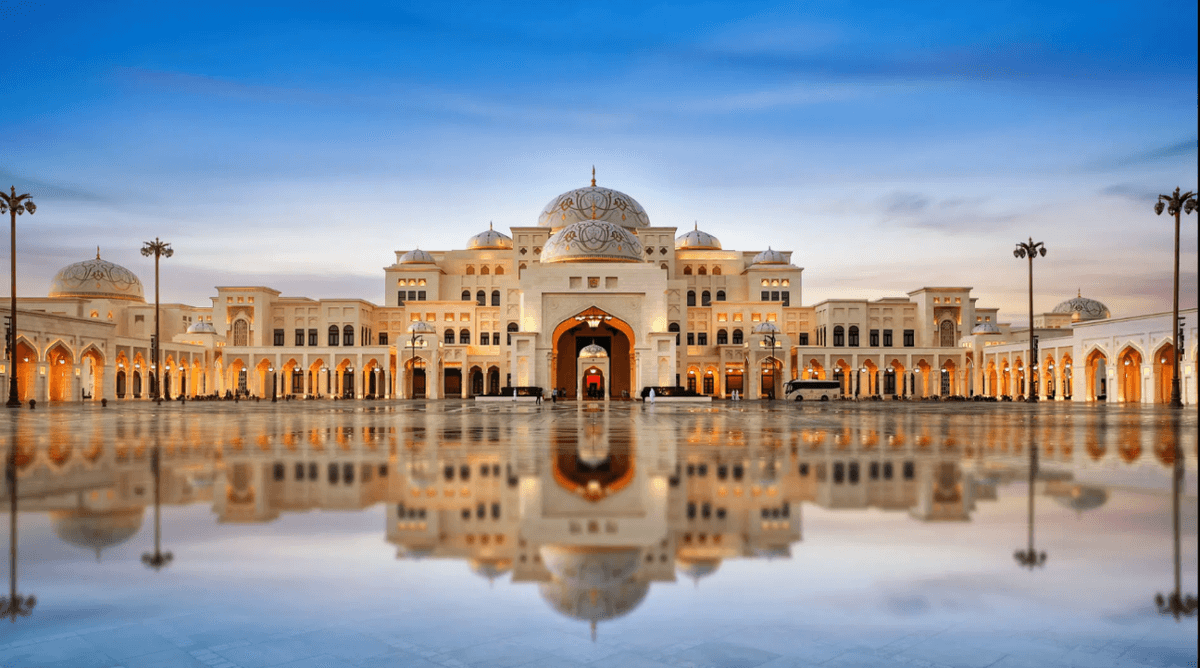 Abu Dhabi Full-Day Tour from Dubai: Sheikh Zayed Mosque, Emirates Palace, Corniche