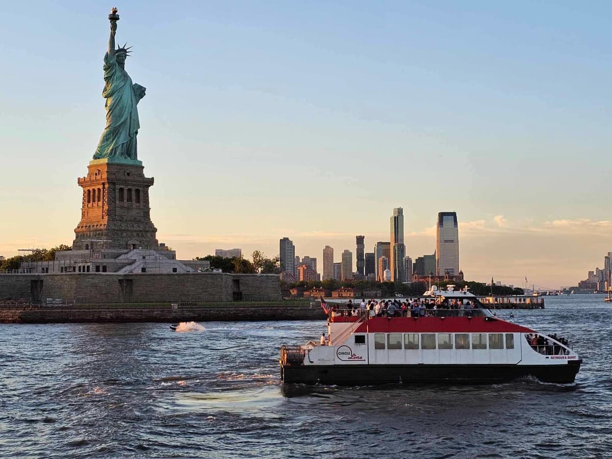 Official Circle Line Cruises, Downtown NYC: Reserved Straight-to-Board Ticket