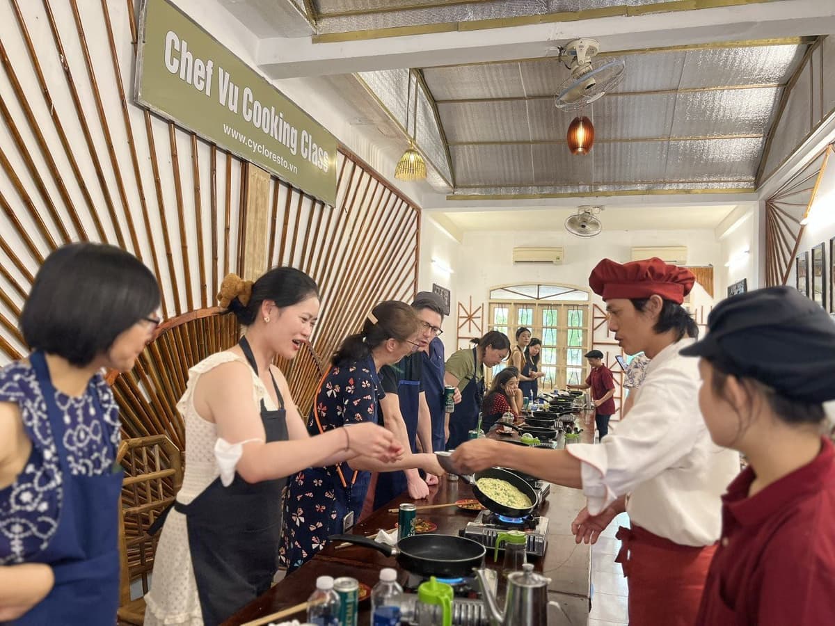 Chef Vu Cooking Class with Market Tour and Cyclo Ride
