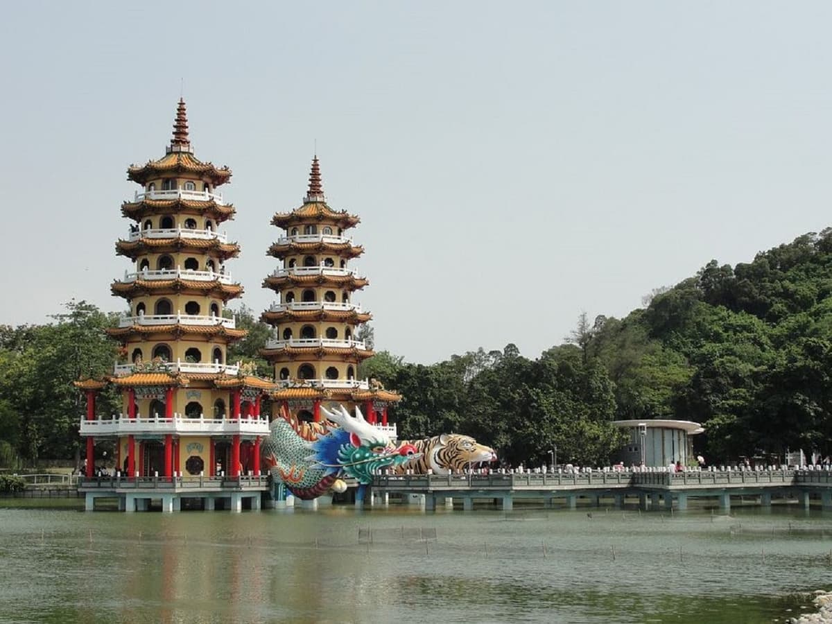 Kaohsiung Fo Guang Shan Buddha Museum and Lotus Pond Tour