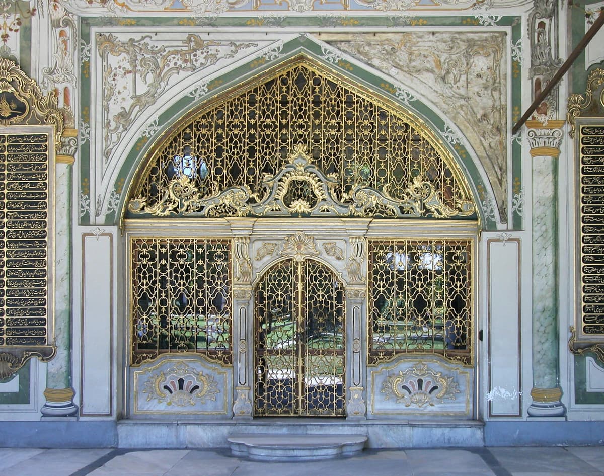 Topkapi Palace Ticket: Skip-the-Line + Audio Guide