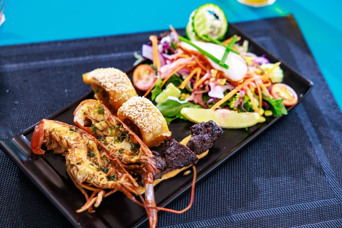 Australian Outback Food and Wine Tasting Tour from Cairns and Northern Beaches