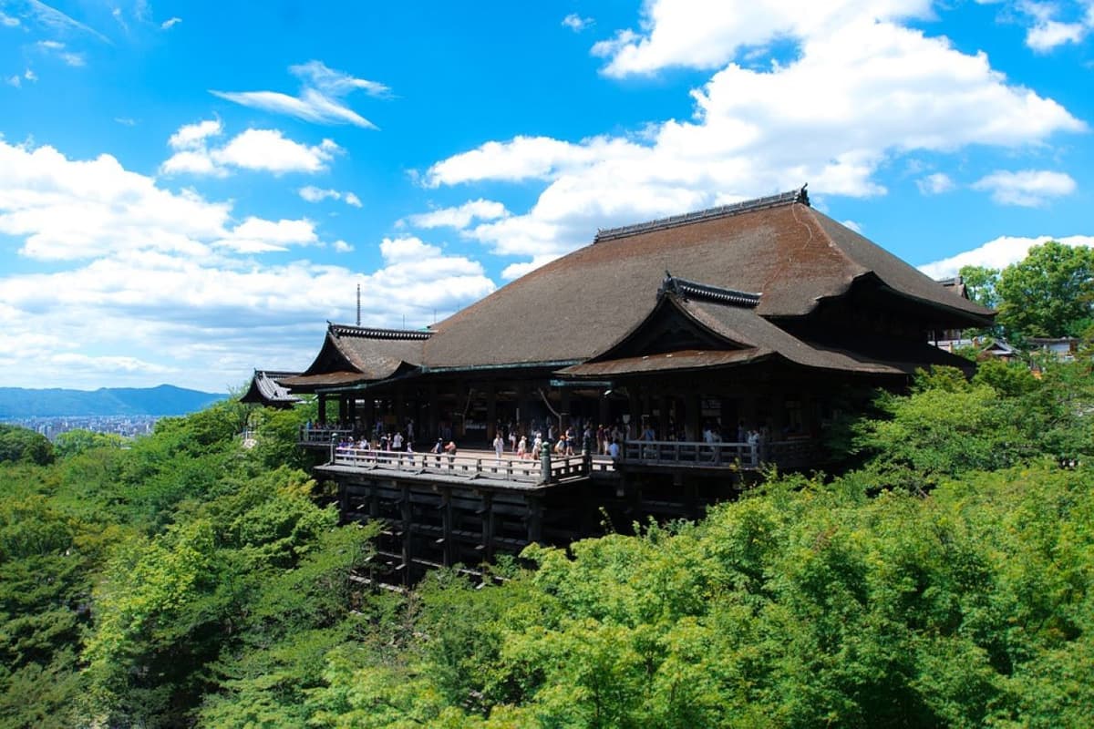 Kyoto Full-Day Tour: Nijo Castle, Kinkaku-ji,  Fushimi Inari Taisha, Kiyomizu-dera Temple