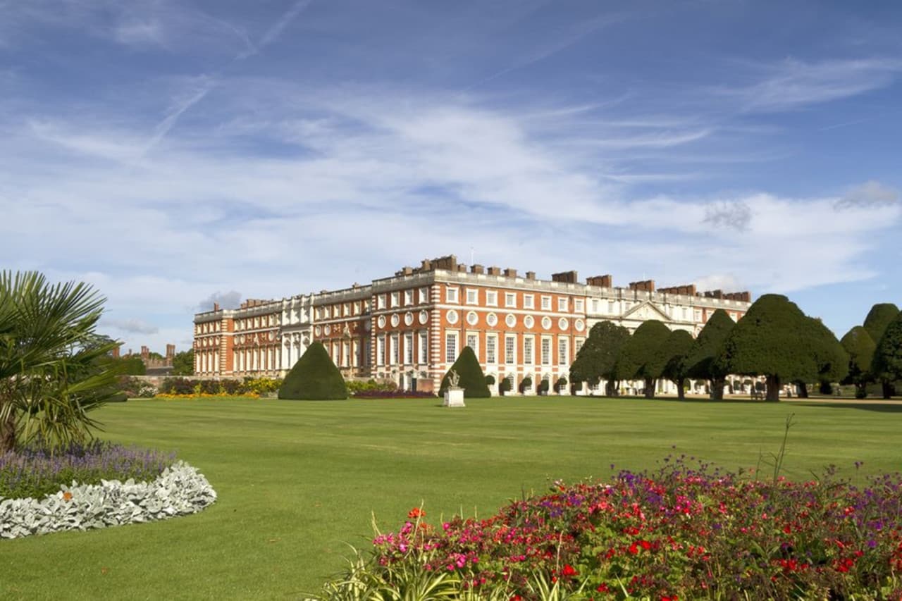 Hampton Court Palace, Windsor Castle, and London Sightseeing Tour – photo 11