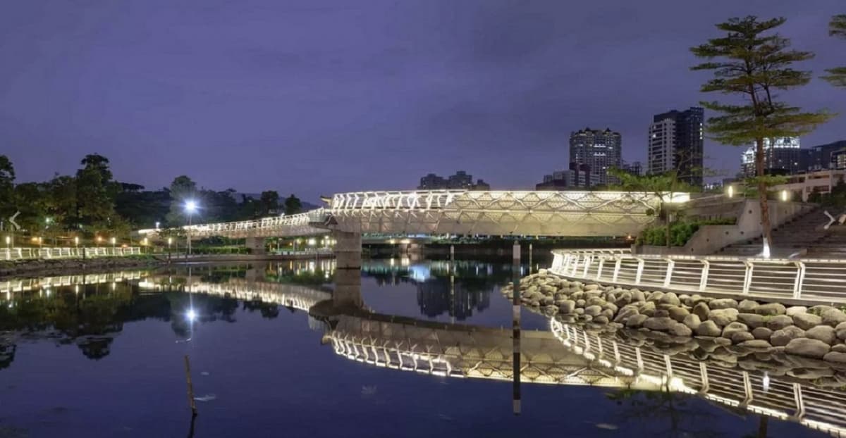 Kaohsiung Night Tour and Love River Cruise