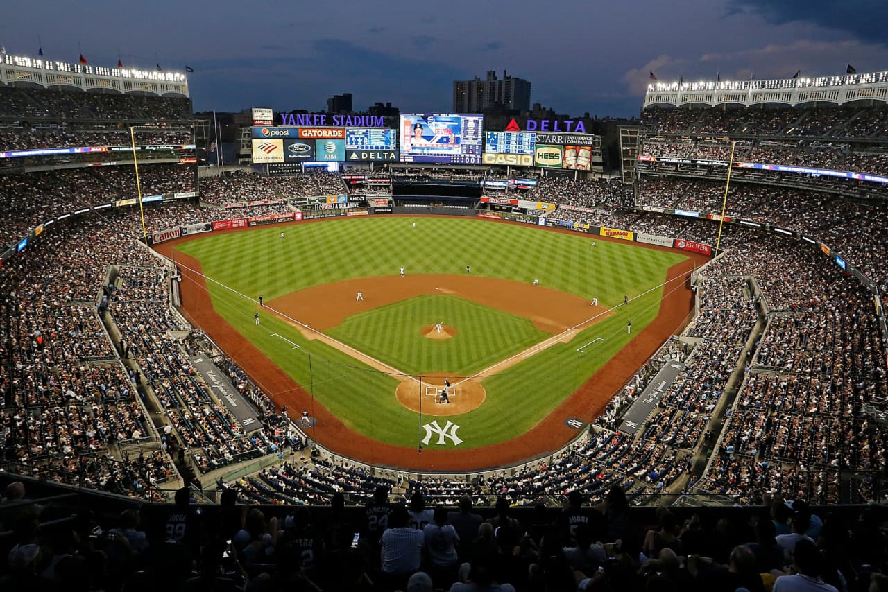 New York Yankees Baseball Game at Yankee Stadium – photo 6