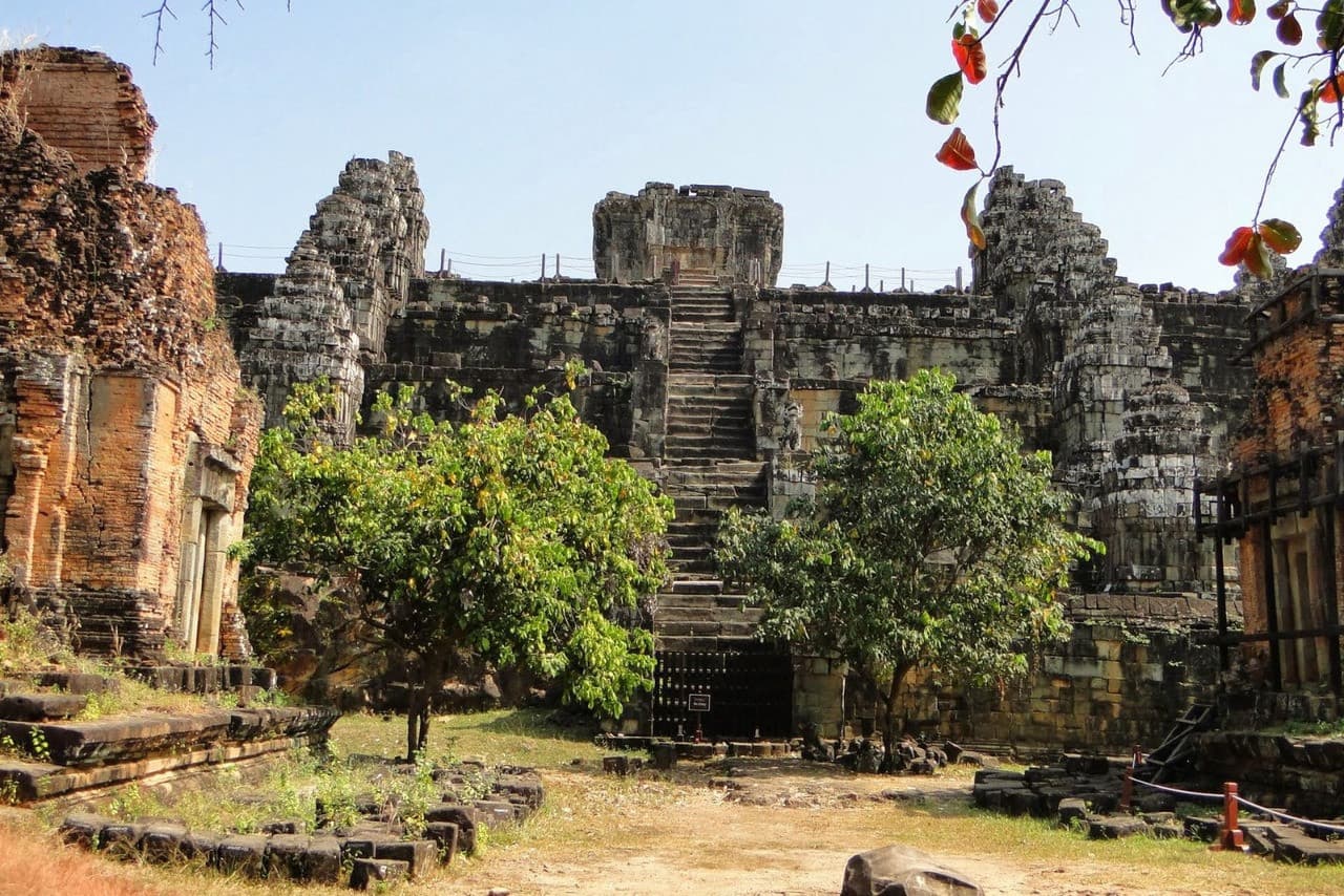 Beng Mealea, Banteay Srei, Banteay Samre, and Phnom Bakheng Tour – photo 5