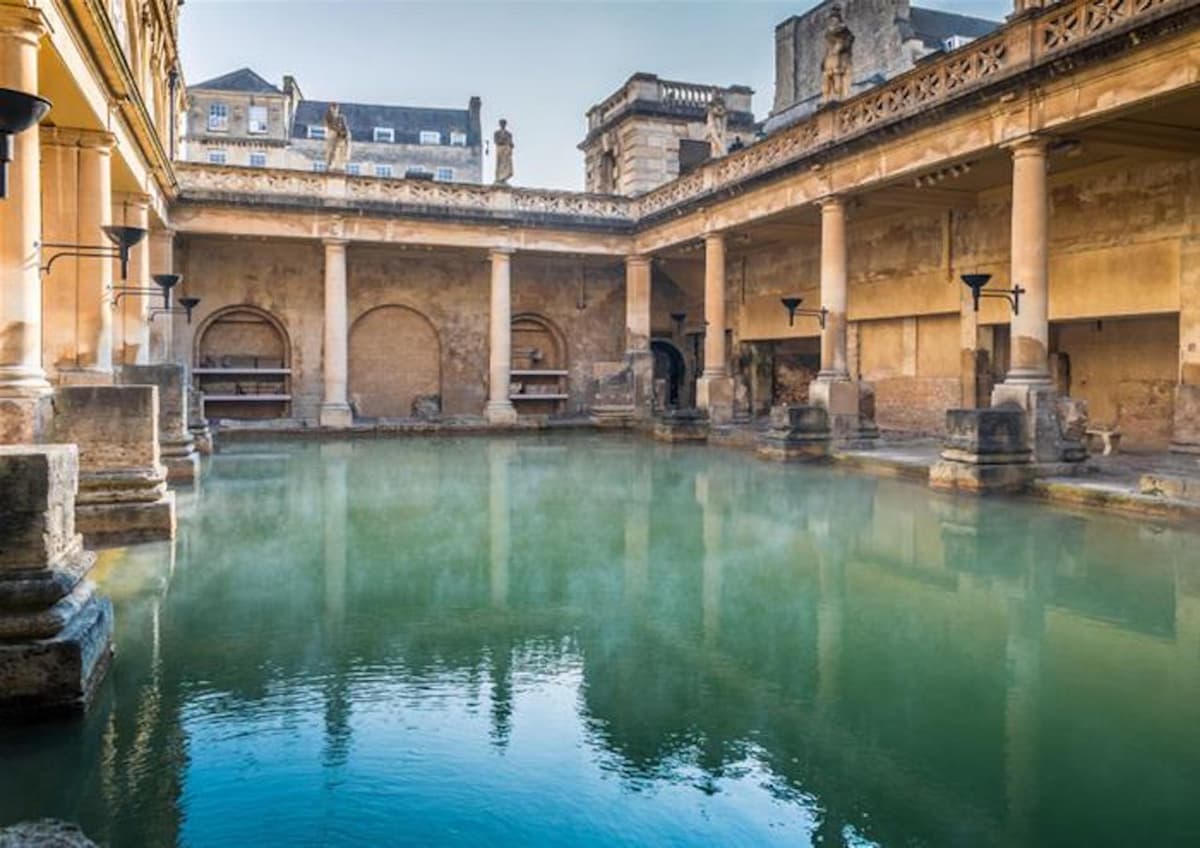 Windsor Castle, Stonehenge, and Roman Baths Tour from London