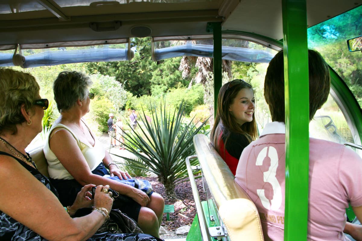 Christchurch Attractions - Christchurch Botanic Gardens - CHCTDCBGCHCDAYA