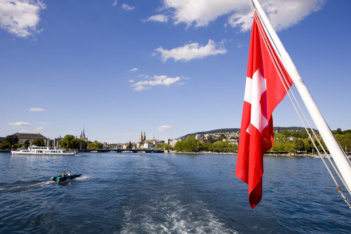 Zurich City Tour with Cruise and Lindt Home of Chocolate