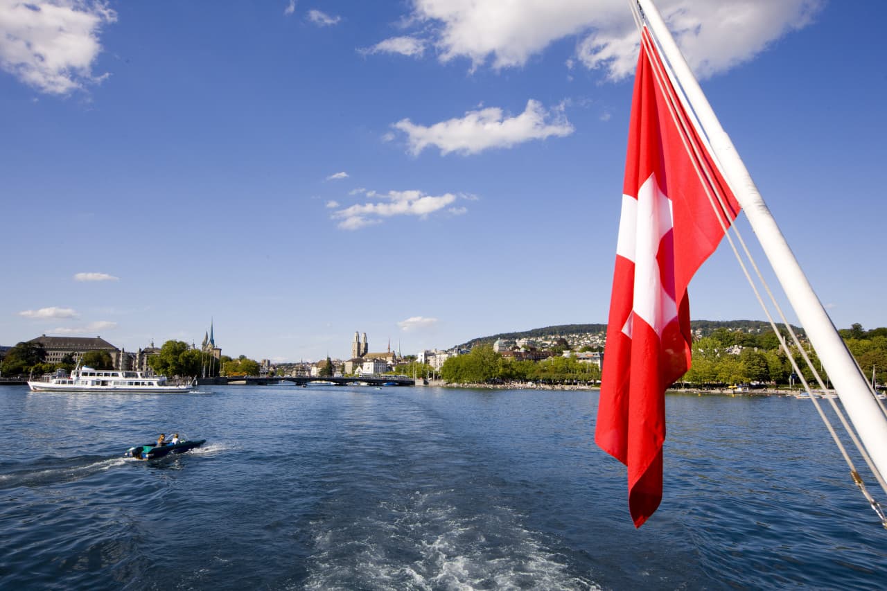 Zurich City Tour with Cruise and Lindt Home of Chocolate