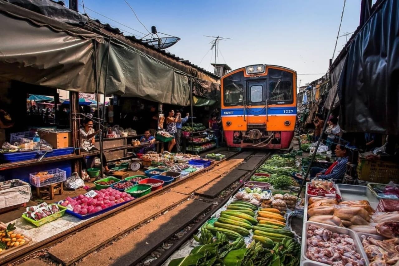 Maeklong Railway Market and Damnoen Saduak Floating Market Half-Day Tour – photo 3