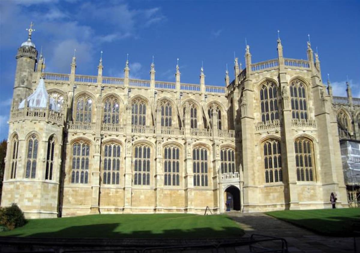 Windsor Castle, Stonehenge, and Roman Baths Tour from London