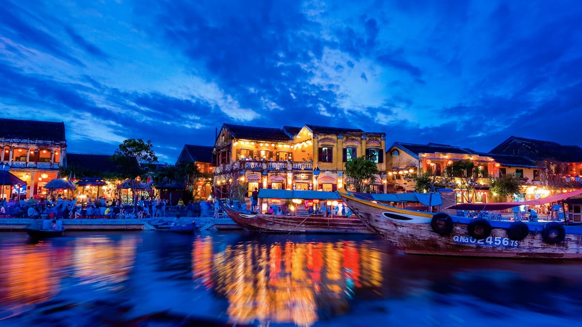 Marble Mountains and Hoi An Ancient Town Half-Day Tour from Da Nang