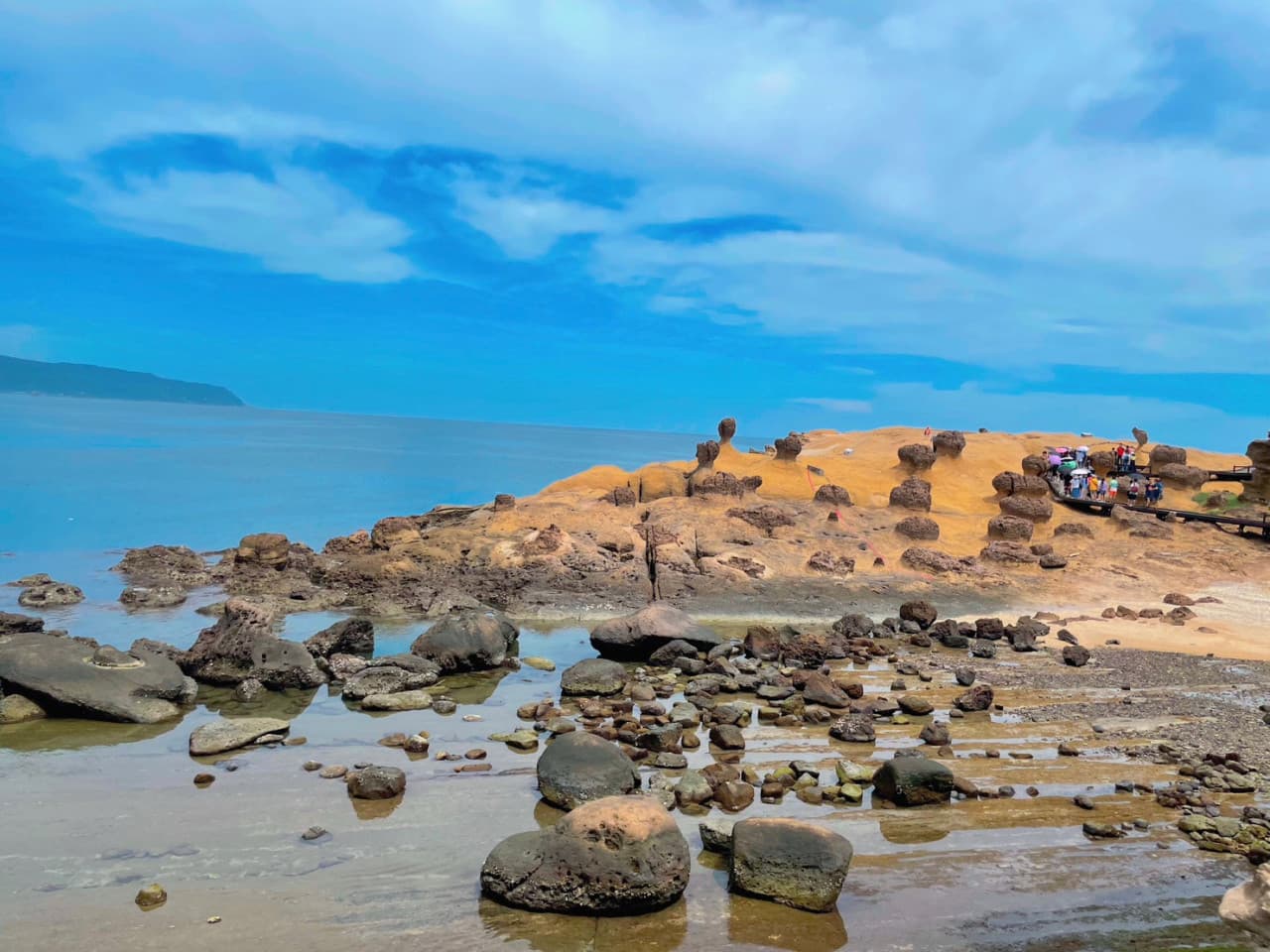 Yehliu, Jiufen, and Shifen Full-Day Tour from Taipei – photo 17