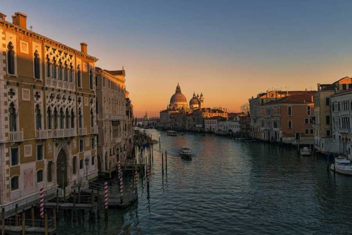 Venice: Gondola Ride with Live Commentary
