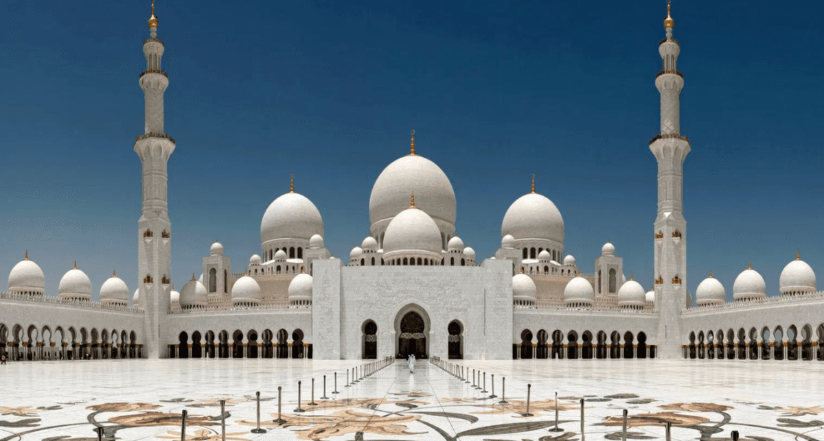 Abu Dhabi Full-Day Tour from Dubai: Sheikh Zayed Mosque, Emirates Palace, Corniche
