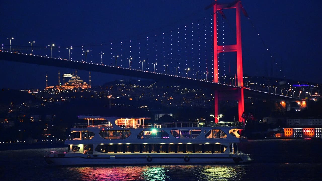 Bosphorus Dinner Cruise with Turkish Night Show – photo 2
