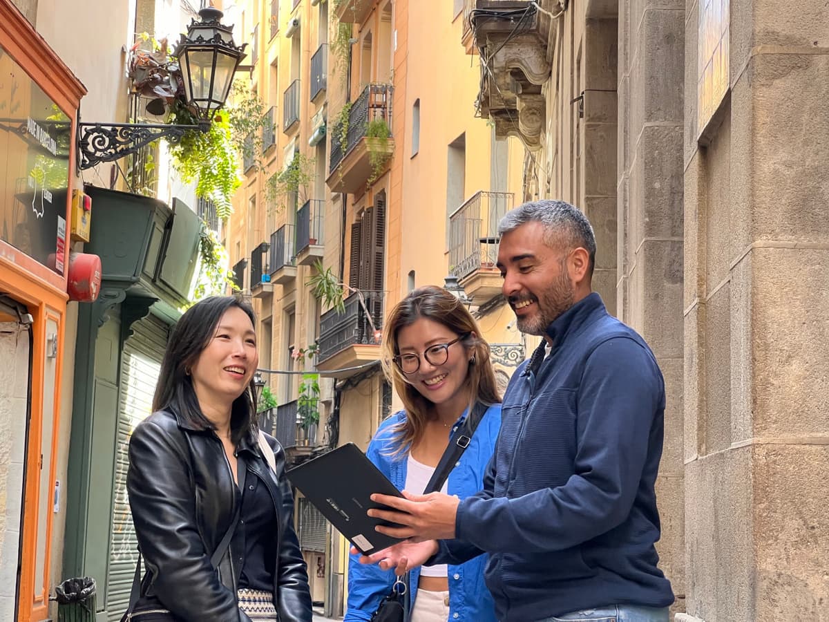 Barcelona Gothic Quarter Guided Tour in English, Mandarin, Korean
