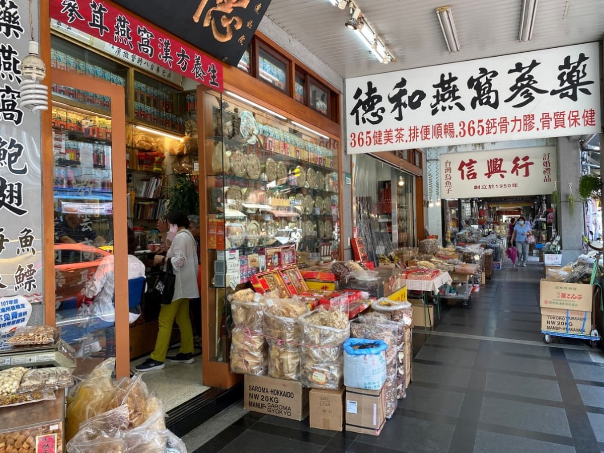 Classic Taipei Landmarks Full-Day Tour: National Palace Museum, Chiang Kai-shek Memorial Hall