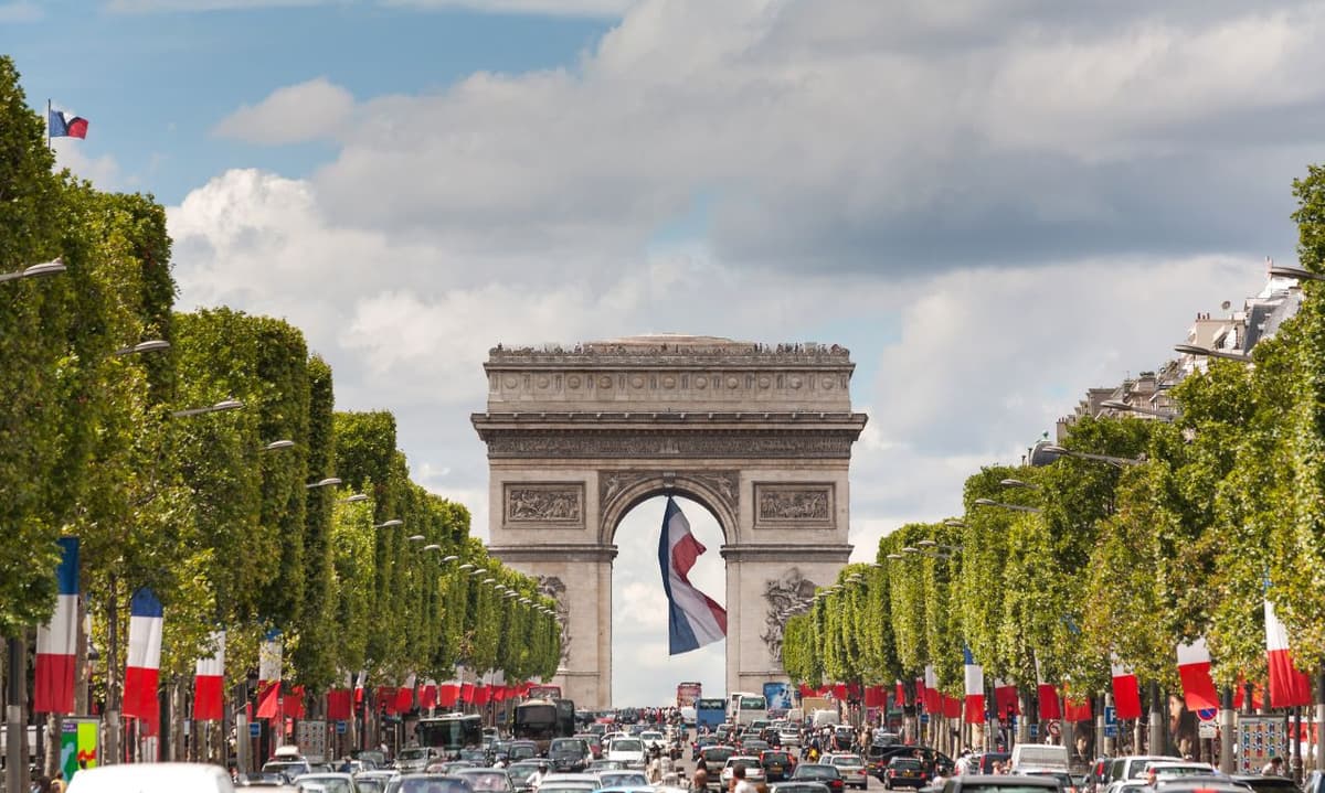 Paris Open-Top Bus Tour and Eiffel Tower Reserved Access