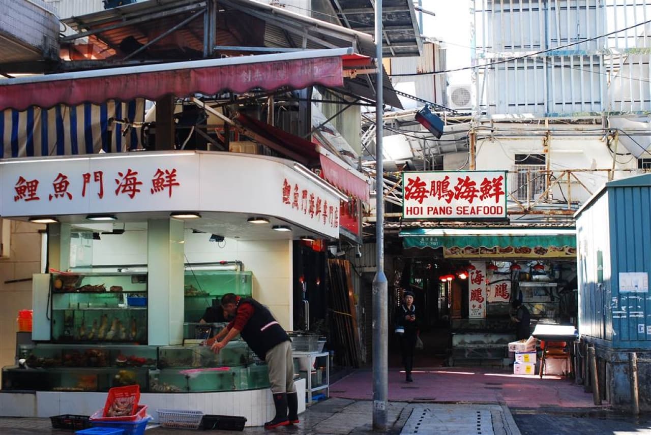 Aqualuna Dim Sum Cruise with Lei Yue Mun Self-Guided Tour