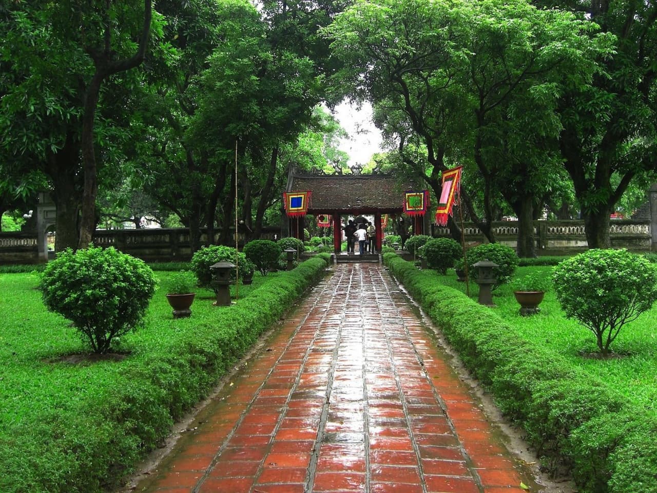 Hanoi Highlights City Tour: Ho Chi Minh Mausoleum, Temple of Literature, Tran Quoc Pagoda – photo 2