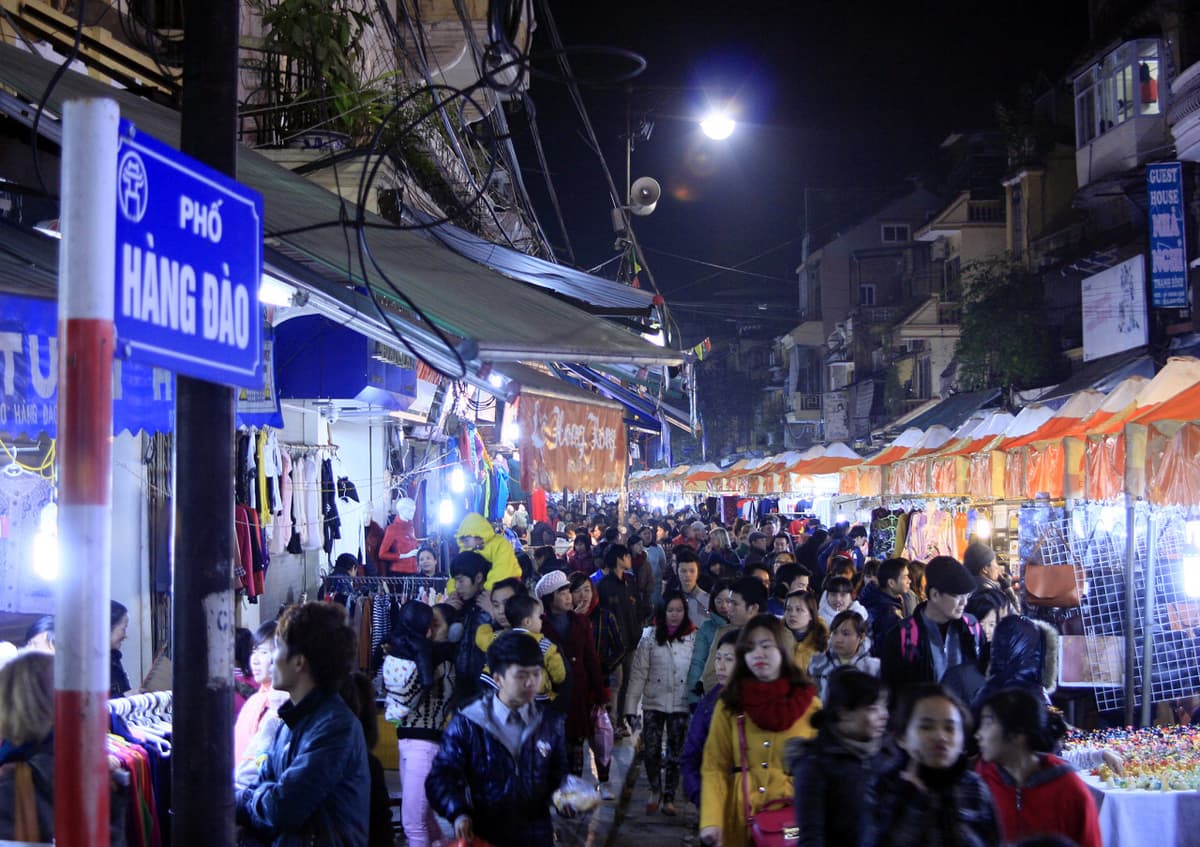 Hanoi Weekend Night Market and Street Food Tour
