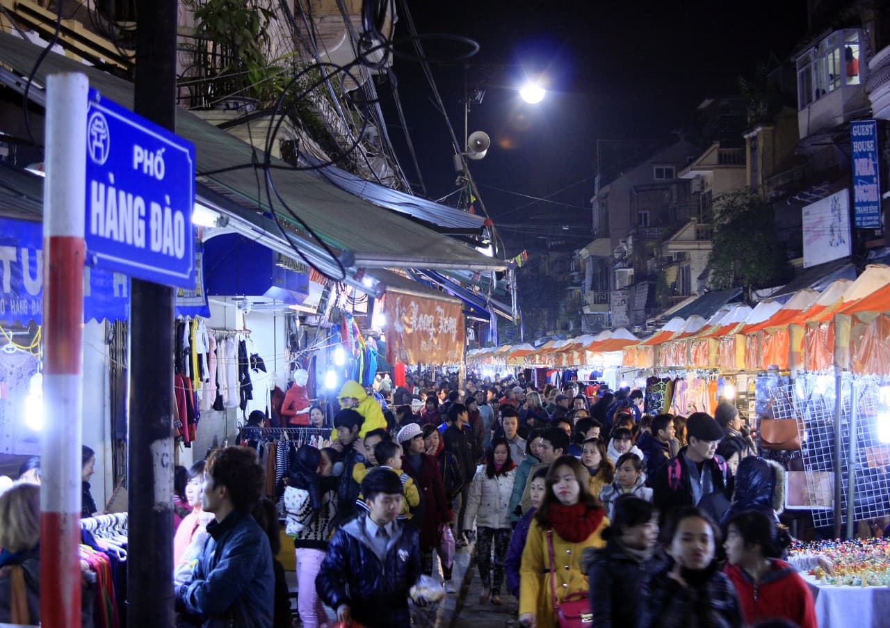 Hanoi Weekend Night Market and Street Food Tour