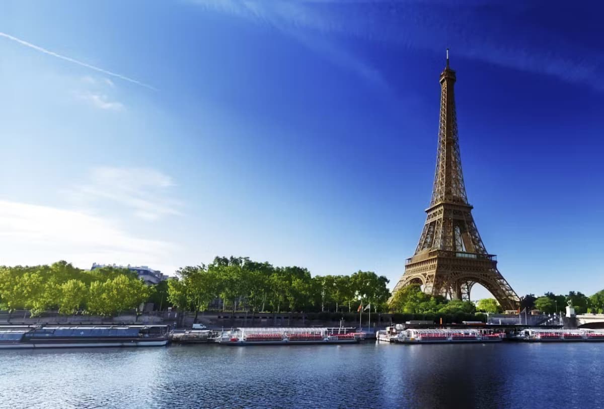 Eiffel Tower Dining Experience at Madame Brasserie Restaurant