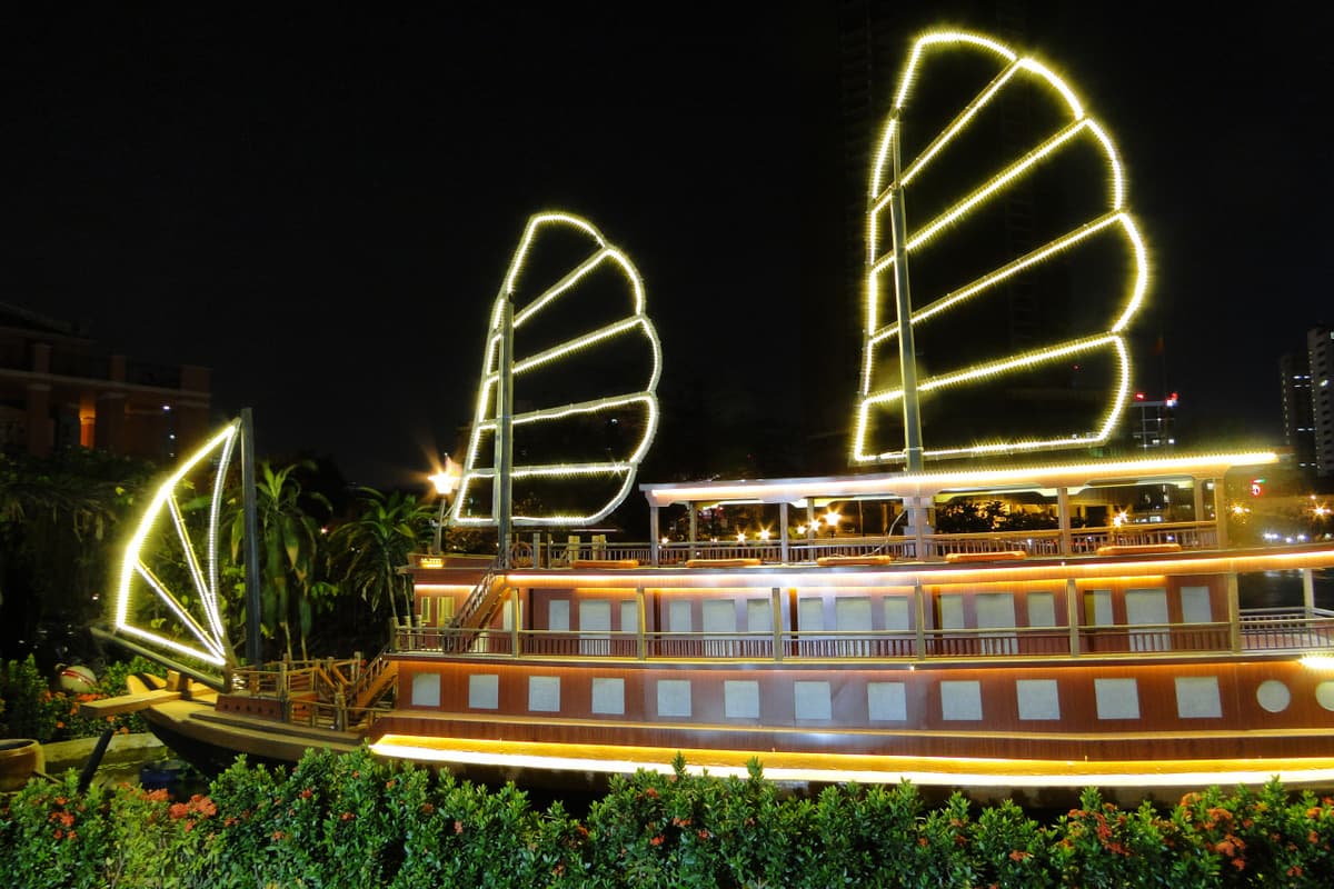 Ho Chi Minh City Traditional Vietnamese Water Puppet Show with Dinner