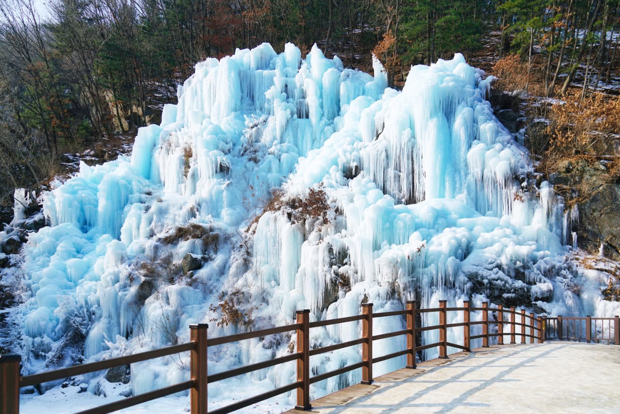 Elysian Gangchon Ski Resort and Eobi Ice Valley Full-Day Tour from Seoul – photo 14