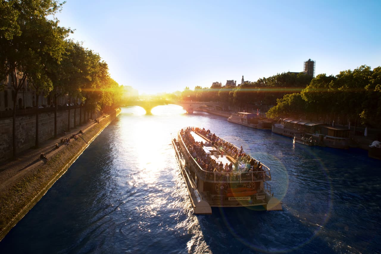Moulin Rouge Cabaret Show with Drop-off Service and Seine River Cruise – photo 5