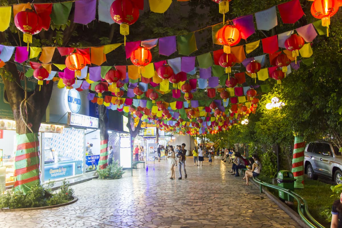 Ho Chi Minh City Food Tour by Motorbike