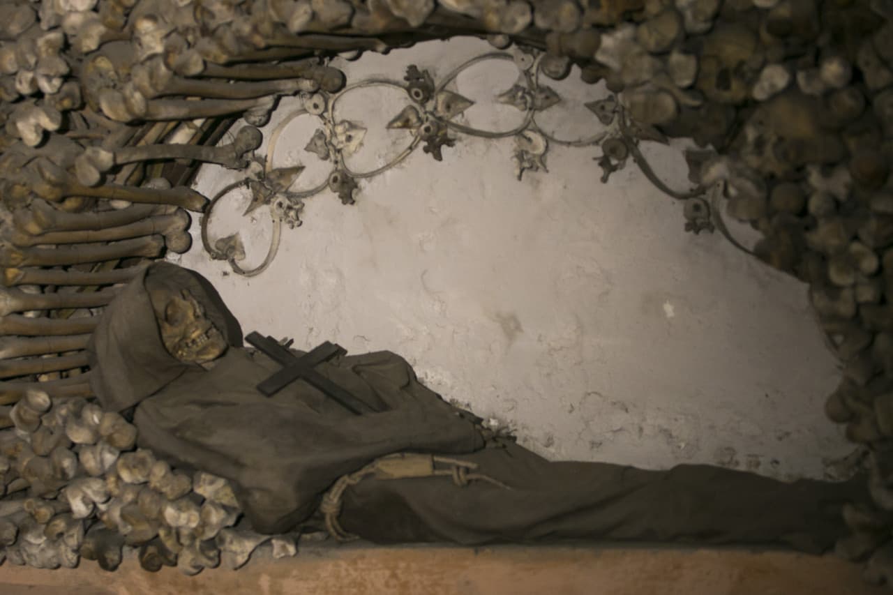 Rome Underground Tour: Capuchin Crypts, Christian Catacombs, Basilica of San Martino ai Monti – photo 12