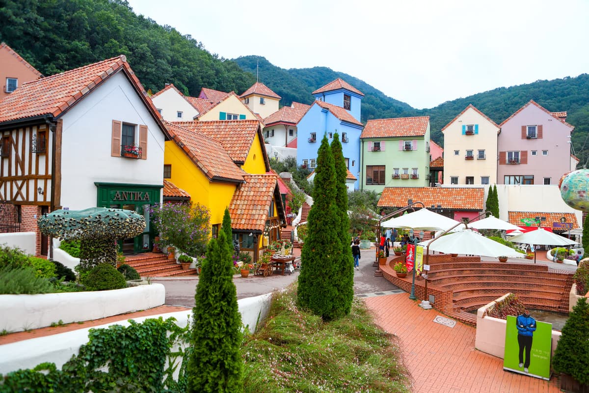Nami Island, Petite France, and Italian Village Tour from Seoul