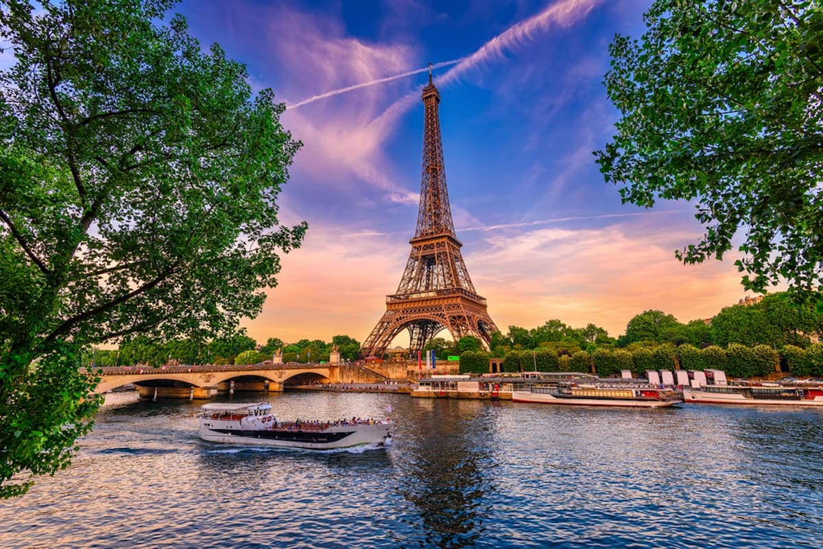COMBO: Paris Museum Pass + Seine River Sightseeing Cruise by Bateaux Parisiens