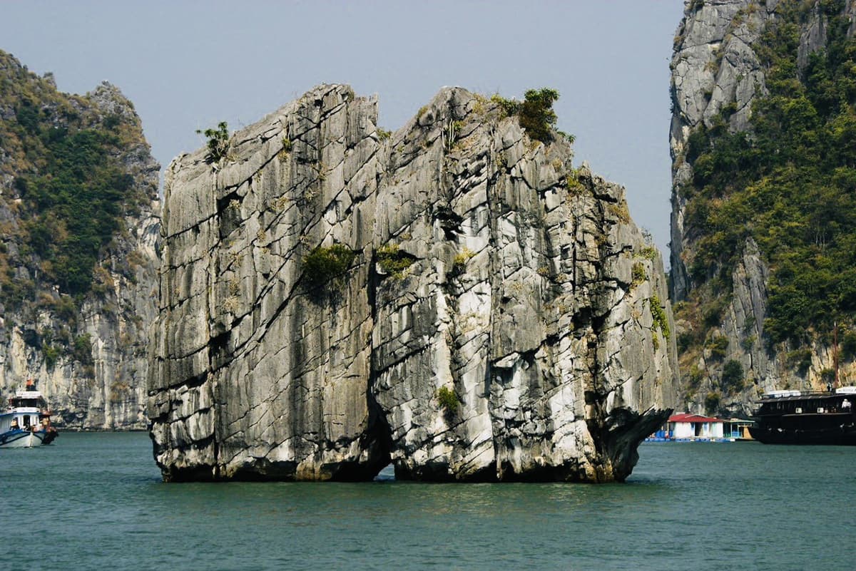Ha Long Bay Cruise with Round Trip Transfer from Hanoi