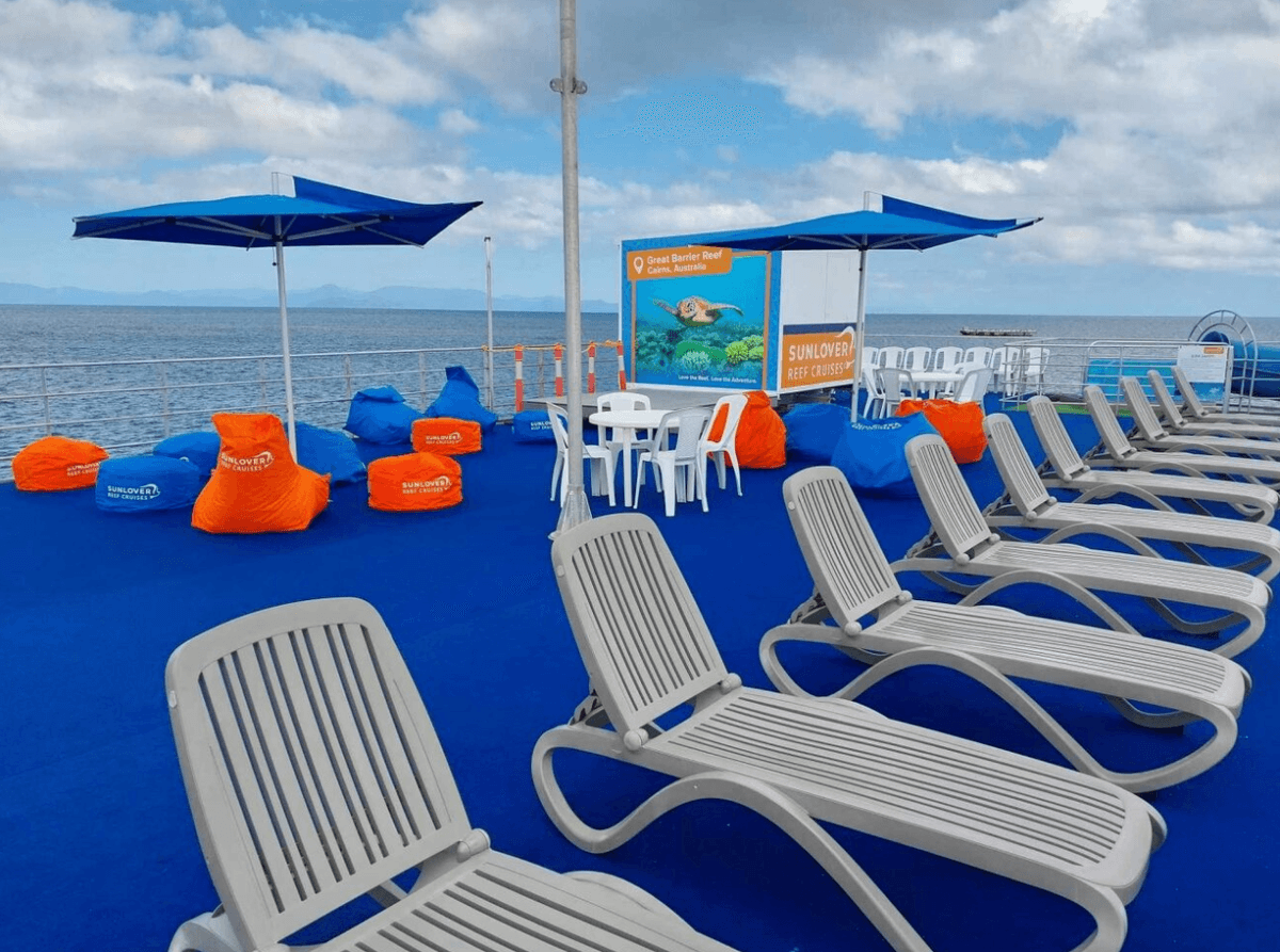 Great Barrier Reef Pontoon Full-Day Tour at Moore Reef