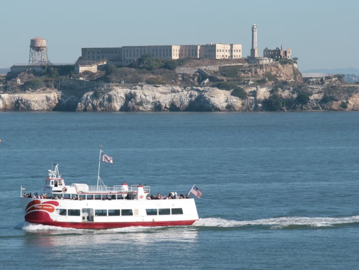 San Francisco Bay 1 Hour Golden Gate Sightseeing Boat Cruise by Red and White Fleet