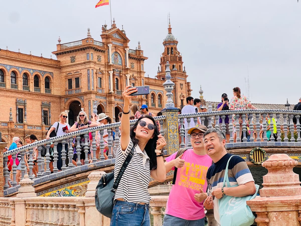 Seville Highlights Tour: Royal Alcazar of Seville, Triana Bridge, Flamenco Show