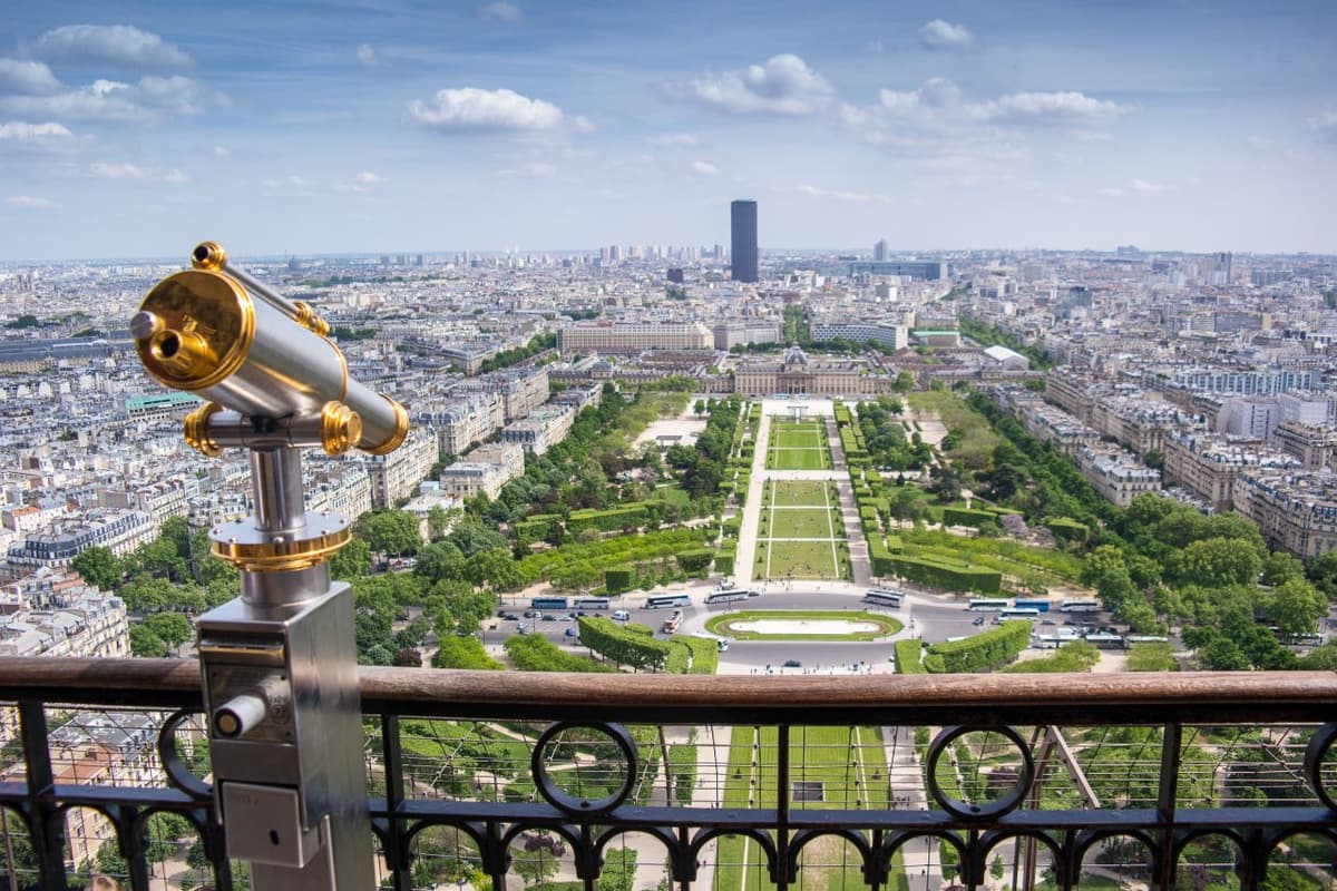 Paris Open-Top Bus Tour and Eiffel Tower Reserved Access