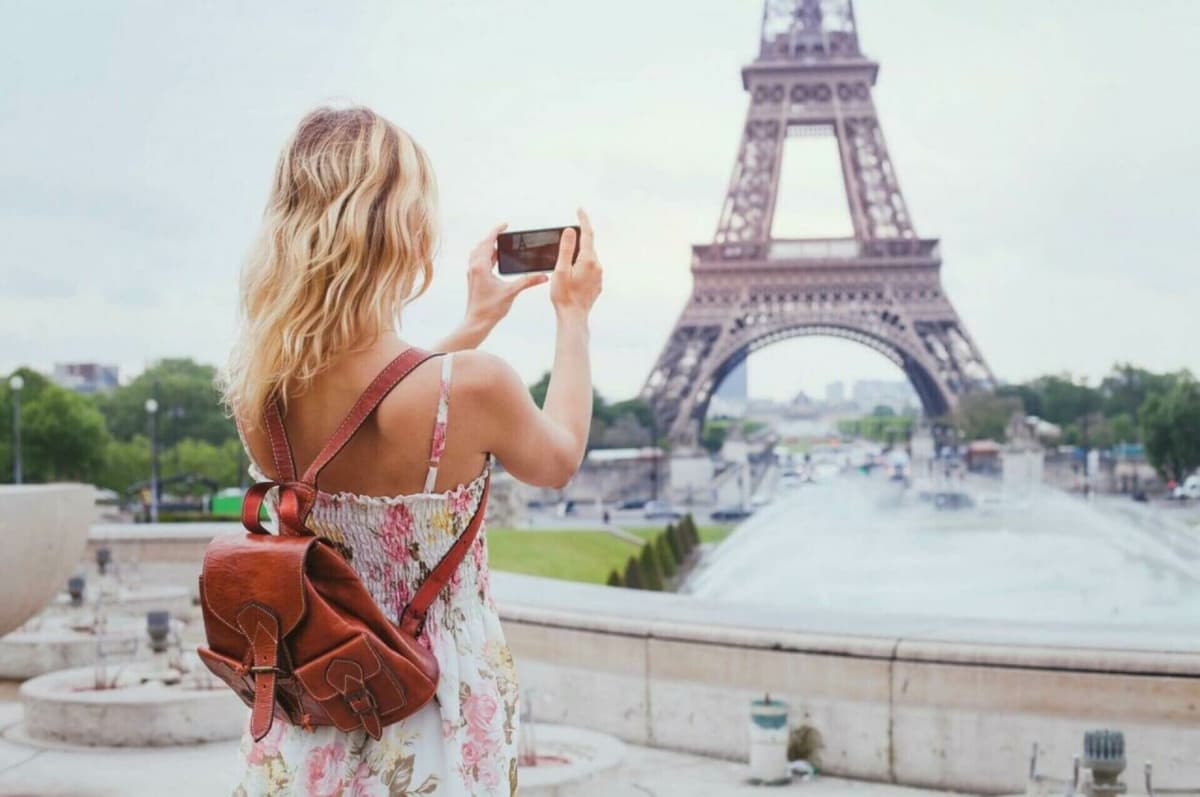 Paris Self-Guided Audio Tour: Eiffel Tower, Notre Dame Cathedral, Louvre Museum