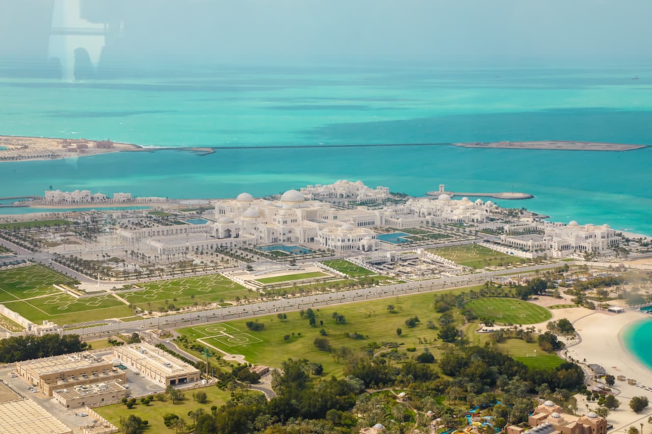 Abu Dhabi Premium City Tour from Dubai: Sheikh Zayed Mosque, Etihad Towers, Qasr Al Watan – photo 11