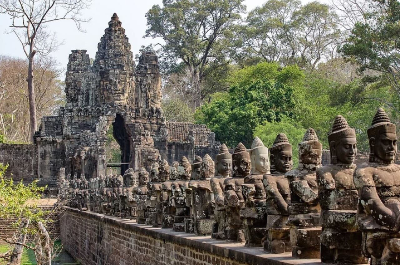 Angkor Wat and Siem Reap Temples Tour – photo 8