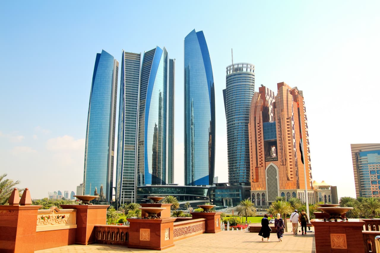 Abu Dhabi Premium City Tour from Dubai: Sheikh Zayed Mosque, Etihad Towers, Qasr Al Watan – photo 4