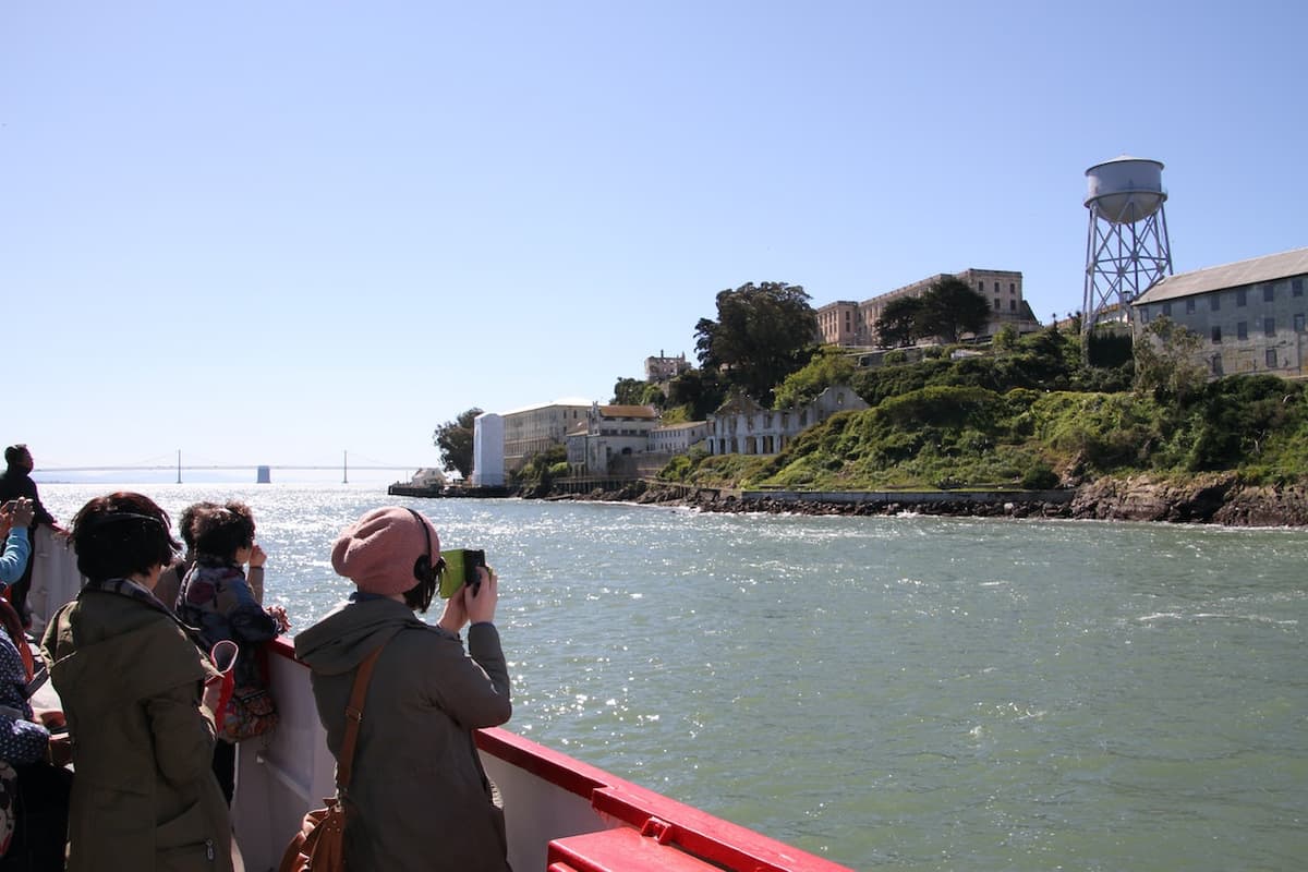 San Francisco Bay 1.5 Hour Bridge to Bridge Sightseeing Boat Cruise by Red and White Fleet